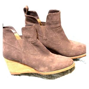 Blondo Irving Waterproof Wedge Bootie